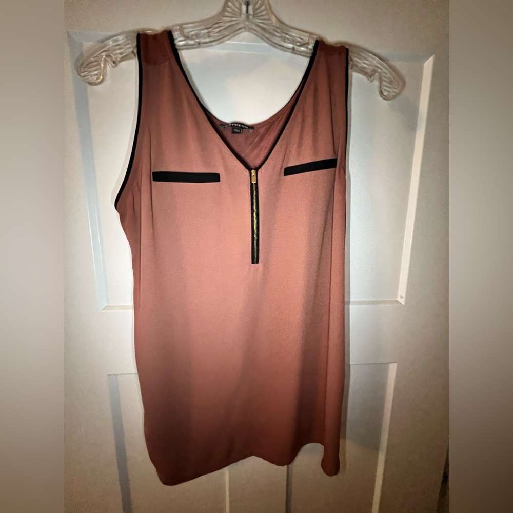 Cute zipped but good for a larger bust unzipped